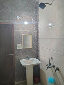 Bathroom Image of 1400 Sq.ft 2 BHK Builder Floor for rent in Sector 70 Noida for Rs. 40000