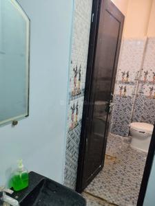 Bathroom Image of 900 Sq.ft 3 BHK Builder Floor for rent in Madiyava Lucknow for Rs. 12500