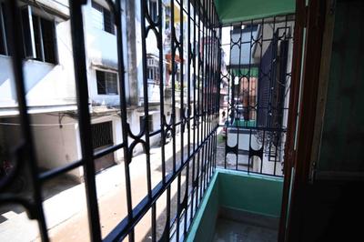 Balcony Image of 700 Sq.ft 2 BHK Independent House for rent in Sealdah Kolkata for Rs. 18000