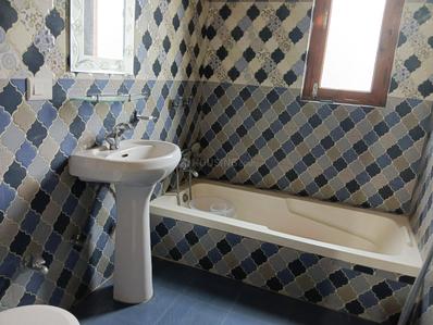 Bathroom Image of 450 Sq.ft 2 BHK Builder Floor for rent in Jia Kullu for Rs. 32000