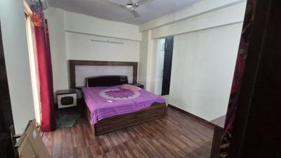 Bedroom Image of 1600 Sq.ft 3 BHK Apartment / Flat for rent in Sethi Max Royal, Sector 76 Noida for Rs. 40000