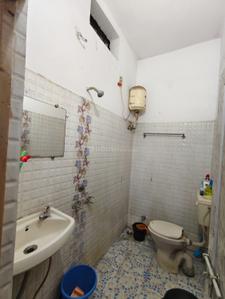 Bathroom Image of 600 Sq.ft 1 RK Independent House for rent in Rameshwari Nagpur for Rs. 5000
