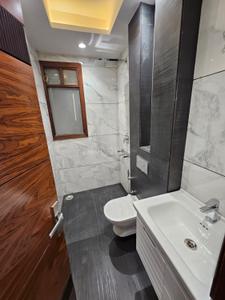 Bathroom Image of 950 Sq.ft 2 BHK Independent House for rent in Subhash Nagar New Delhi for Rs. 34000