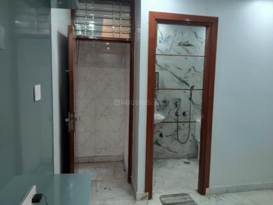 Bedroom Image of 1200 Sq.ft 3 BHK Builder Floor for rent in Preet Vihar New Delhi for Rs. 37000
