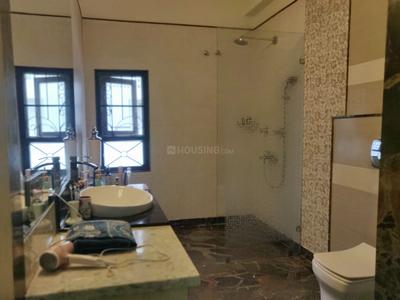 Bathroom Image of 12400 Sq.ft 10 BHK Independent House for sale in Banjara Hills Hyderabad for Rs. 190000000