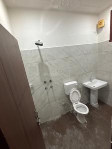Bathroom Image of 650 Sq.ft 2 BHK Independent House for rent in Utrathiya Zirakpur for Rs. 9000
