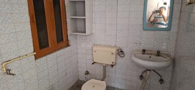 Bathroom Image of 1000 Sq.ft 2 BHK Apartment / Flat for rent in  Rohini Apartments RWA, Sector 8 Rohini New Delhi for Rs. 27000