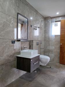 Common Bathroom Image of 2250 Sq.ft 3 BHK Builder Floor for rent in DLF Alameda, Sector 71 Gurgaon for Rs. 70000