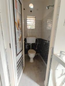 Bathroom Image of 600 Sq.ft 2 BHK Apartment / Flat for sale in Tollygunge Kolkata for Rs. 1800000