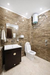Bathroom Image of 1250 Sq.ft 2.5 BHK Apartment / Flat for rent in Sahjanand Tulsi Homes, Sherpura Bharuch for Rs. 12500