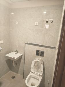 Bathroom Image of 1500 Sq.ft 3 BHK Apartment / Flat for rent in Mansarovar Extension Jaipur for Rs. 25000