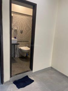 Bathroom Image of 575 Sq.ft 1.5 BHK Apartment / Flat for sale in Paras EL Signora, Andheri West Mumbai for Rs. 15000000