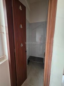 Bathroom Image of 1350 Sq.ft 3 BHK Builder Floor for rent in Singasandra Bengaluru for Rs. 42000