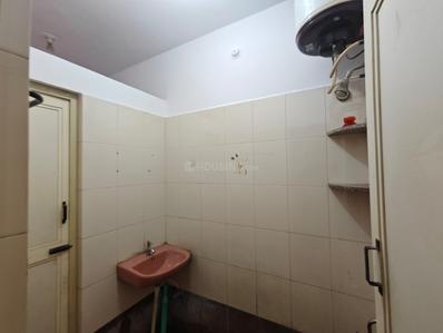 Bathroom Image of 950 Sq.ft 2 BHK Independent House for rent in Rajajinagar Bengaluru for Rs. 30000