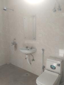 Bathroom Image of 1800 Sq.ft 2 BHK Builder Floor for rent in Sector 8 Gurgaon for Rs. 22000