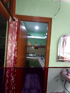 Bathroom Image of 450 Sq.ft 2 BHK Builder Floor for rent in Kotla Mubarakpur New Delhi for Rs. 15000