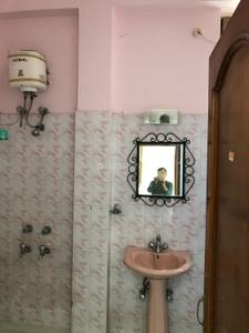 Bathroom Image of 600 Sq.ft 1 BHK Builder Floor for rent in Malviya Nagar Jaipur for Rs. 12000