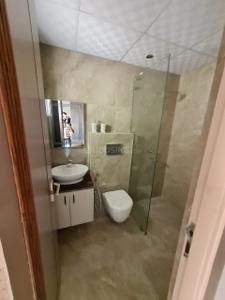 Bathroom Image of 980 Sq.ft 2 BHK Apartment / Flat for sale in Trinity Casa View Apartment 4, Noida Extension Greater Noida for Rs. 5100000