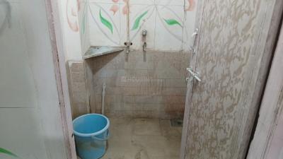 Bathroom Image of 680 Sq.ft 1 BHK Apartment / Flat for rent in Tadwadi Surat for Rs. 15500
