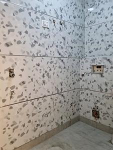 Common Bathroom One Image of 810 Sq.ft 3 BHK Apartment / Flat for sale in Dwarka Mor New Delhi for Rs. 6100000