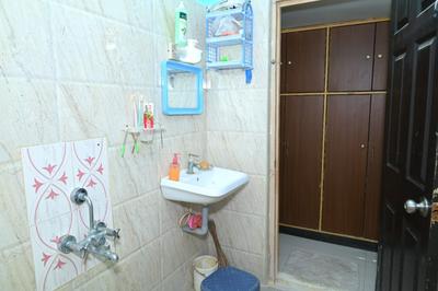 Bathroom Image of 1800 Sq.ft 2 BHK Apartment / Flat for sale in Santhi Nagar Gudivada for Rs. 4800000