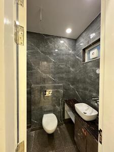 Bathroom Image of 1800 Sq.ft 3 BHK Builder Floor for rent in Mansarover Garden New Delhi for Rs. 65000