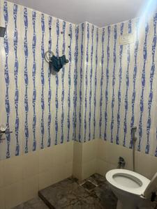 Bathroom Image of 800 Sq.ft 2 BHK Builder Floor for rent in Phool Bagh Colony Lucknow for Rs. 9000