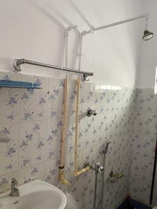 Bathroom Image of 800 Sq.ft 1 BHK Builder Floor for rent in Beliaghata Kolkata for Rs. 11000