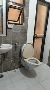 Bathroom Image of 1350 Sq.ft 2 BHK Builder Floor for rent in Sector 46 Gurgaon for Rs. 37000