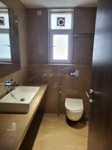 Bathroom Image of 2500 Sq.ft 4 BHK Apartment / Flat for sale in Khar West Mumbai for Rs. 147500000