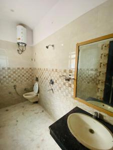 Bathroom Image of 1880 Sq.ft 3 BHK Builder Floor for rent in Big Block Builder Floor, Sector 46 Gurgaon for Rs. 55000