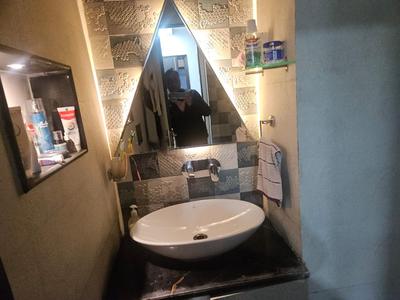 Bathroom Image of 1900 Sq.ft 3 BHK Apartment / Flat for rent in Sector 27 Noida for Rs. 45000