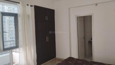 Bedroom Image of 1319 Sq.ft 3 BHK Apartment / Flat for rent in Supertech Livingston, Crossings Republik Ghaziabad for Rs. 20000