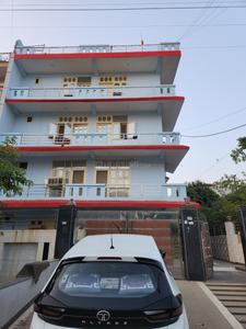 Building Image of Bee Hive Stays PG in Sector 63 A, Noida