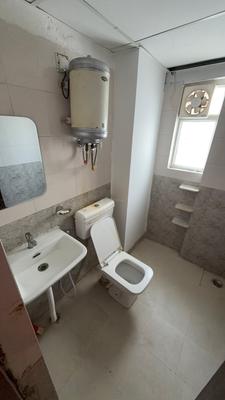 Image of 645 Sq.ft 3 BHK Apartment / Flat for rent in ROF Amaltas, Sector 92, Gurgaon for Rs. 20000