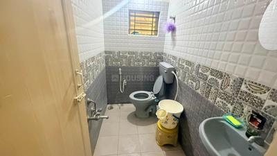 Bathroom Image of 1100 Sq.ft 2 BHK Builder Floor for rent in Ramamurthy Nagar Bengaluru for Rs. 25000