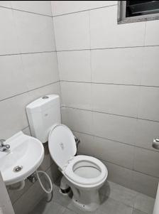 Bathroom Image of 850 Sq.ft 1 BHK Apartment / Flat for rent in Aryanparv Aarambh, Ujala Circle Ahmedabad for Rs. 19999