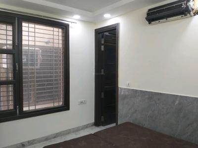 Bedroom Image of 800 Sq.ft 3 BHK Builder Floor for rent in Shalimar Bagh New Delhi for Rs. 38000