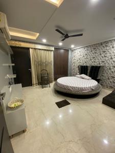 Bedroom Image of 4050 Sq.ft 4 BHK Builder Floor for sale in Model Town New Delhi for Rs. 70000000