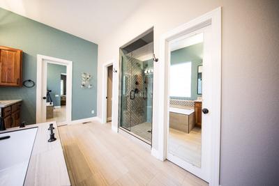 Bathroom Image of 1200 Sq.ft 3 BHK Apartment / Flat for sale in Transcon Triumph Tower 2, Andheri West Mumbai for Rs. 42500000