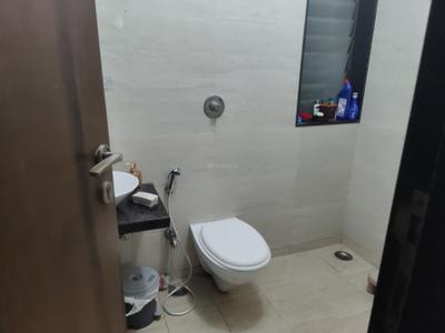 Eastern Winds Bathroom One 3