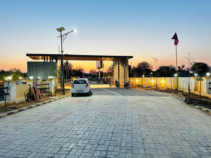 Kapoorawala Main Image 1