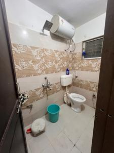 Bathroom Image of 700 Sq.ft 2 BHK Builder Floor for rent in Gokhalenagar Pune for Rs. 28000