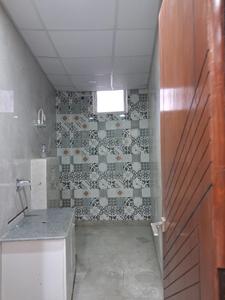 Common Bathroom Image of 650 Sq.ft 1 BHK Apartment / Flat for sale in Sector 73 Noida for Rs. 3000000
