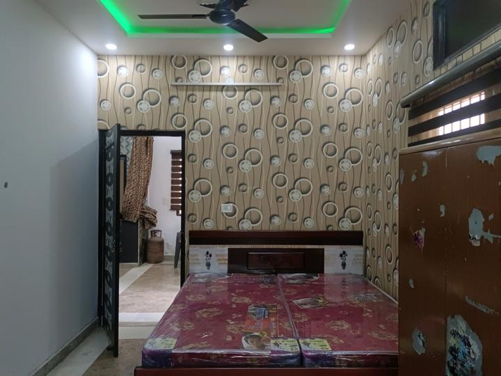 Poorvi Pitampura, Pitampura Bedroom 1