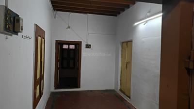 Living Room Image of 600 Sq.ft 1 BHK Apartment / Flat for rent in Karumandapam Tiruchirappalli for Rs. 7000