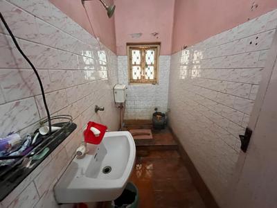 Bathroom Image of 2200 Sq.ft 6 BHK Independent House for sale in Tollygunge Kolkata for Rs. 19000000