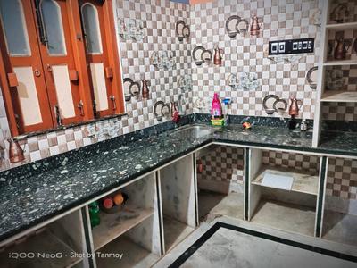Kitchen Image of 750 Sq.ft 2 BHK Builder Floor for rent in Bardhaman University Bardhaman for Rs. 8000