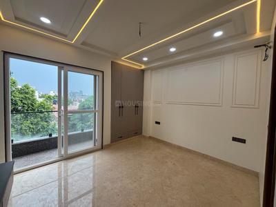 Bedroom Image of 1300 Sq.ft 3 BHK Builder Floor for rent in Ramesh Nagar New Delhi for Rs. 55000