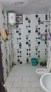 Bathroom Image of 1300 Sq.ft 1 RK Apartment / Flat for rent in Chandralok Lucknow for Rs. 10000